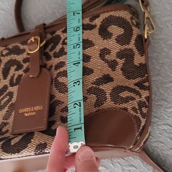 Cahres & Heka Leopard Crossbody Bucket Bag - NWT - Picture 6 of 7